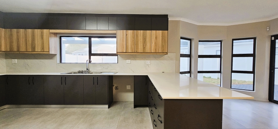 5 Bedroom Property for Sale in Myburgh Park Western Cape